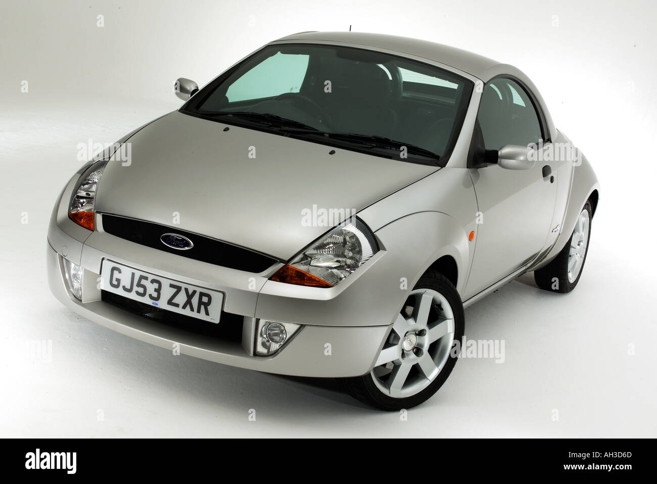 2003 Ford street KA in bianco studio Foto Stock