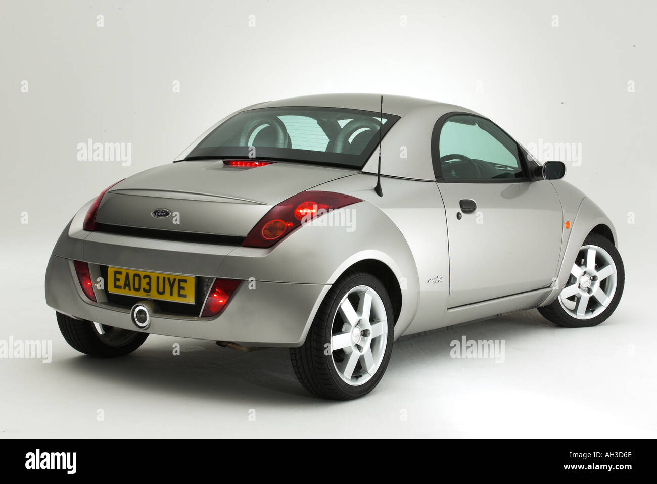 2003 Ford street KA in bianco studio Foto Stock