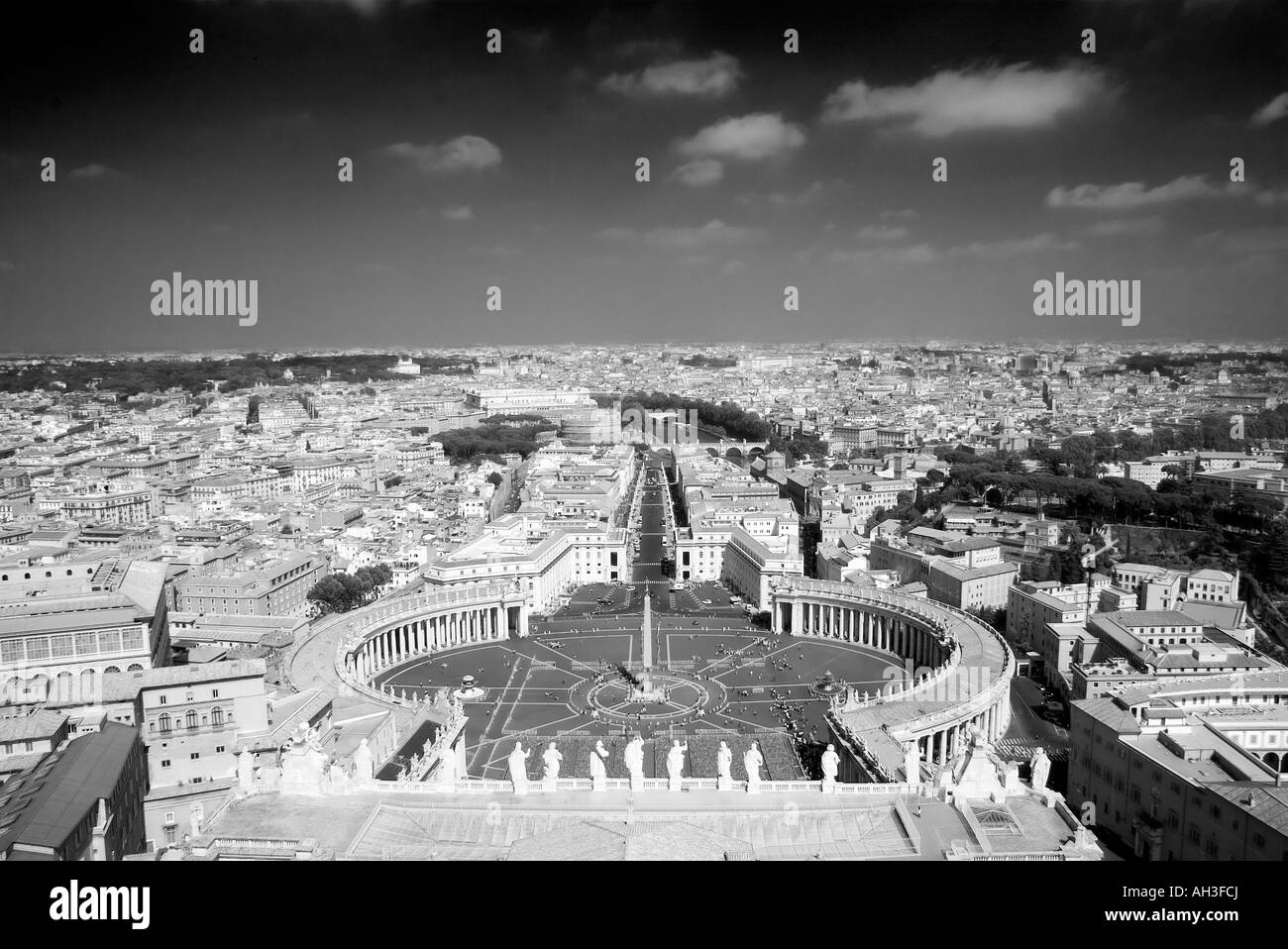 Roma Basilica di San Pietro la vista sulla piazza dalla cima della cupola Foto Stock