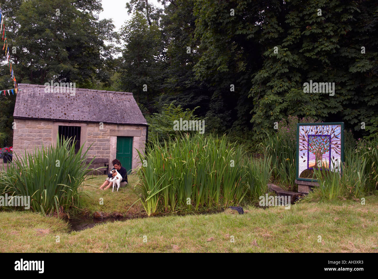 'Stoney Middleton' 'ben medicazione ' 2006 annuale tradizione floreale e Bagni Romani edificio nel Derbyshire "Gran Bretagna" Foto Stock