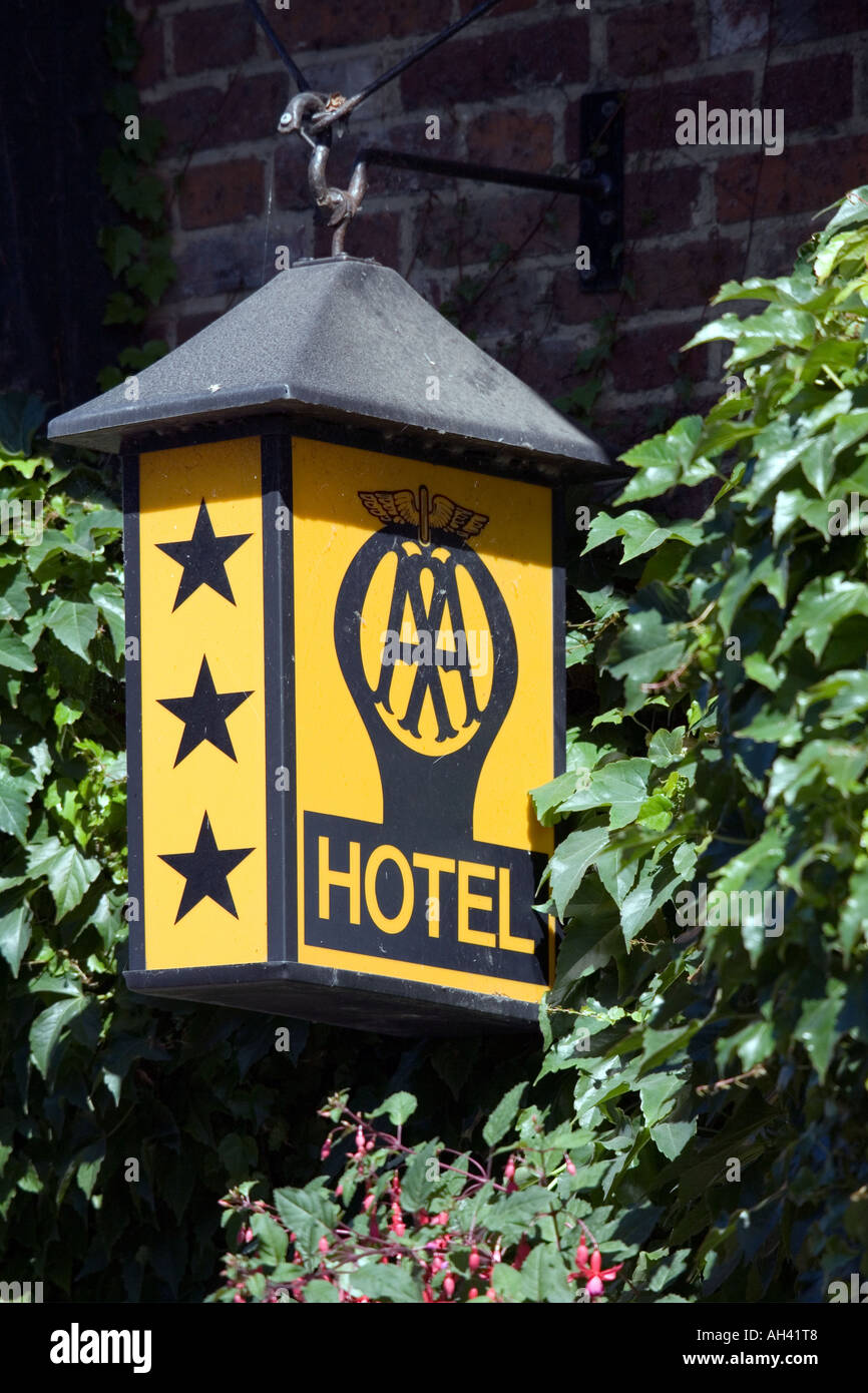 3 tre stelle di qualità AA Automobile Association Hotel firmare al Montagu Arms Hotel Beaulieu England Regno Unito Foto Stock
