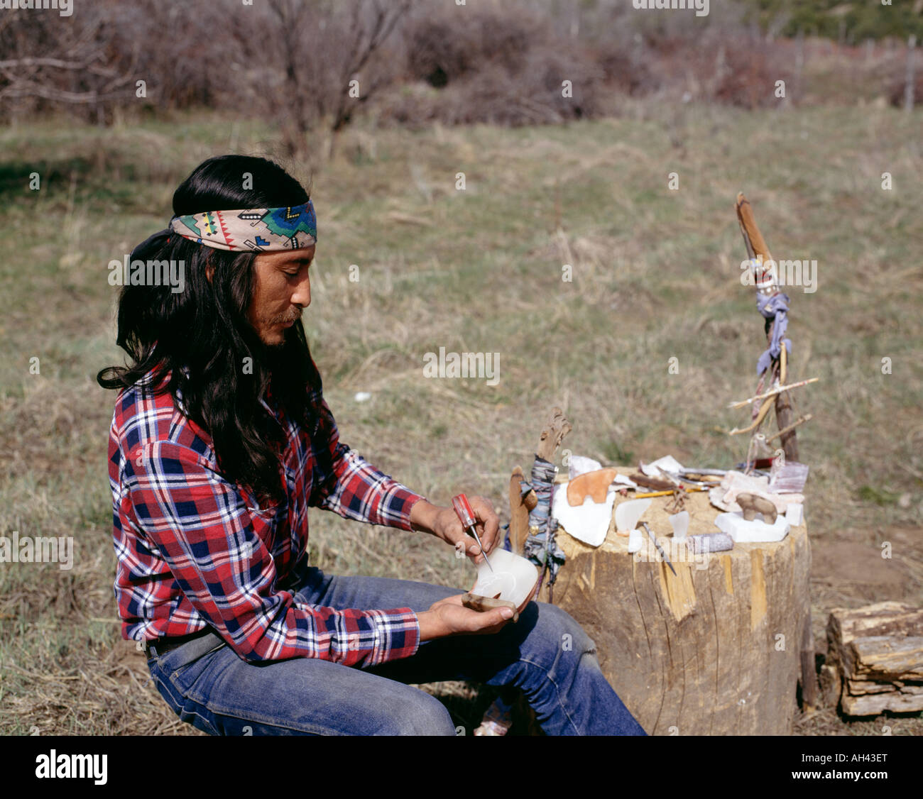 Uomo di Apache carving su marmo Foto Stock