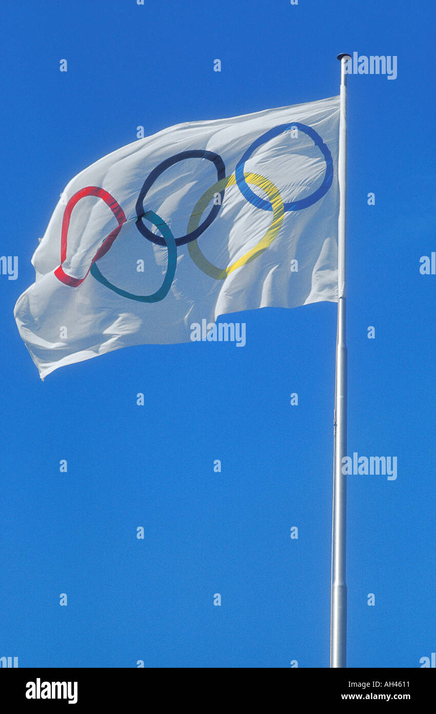 Gazzetta bandiera olimpica che è volato a tutti i giochi olimpici Foto Stock