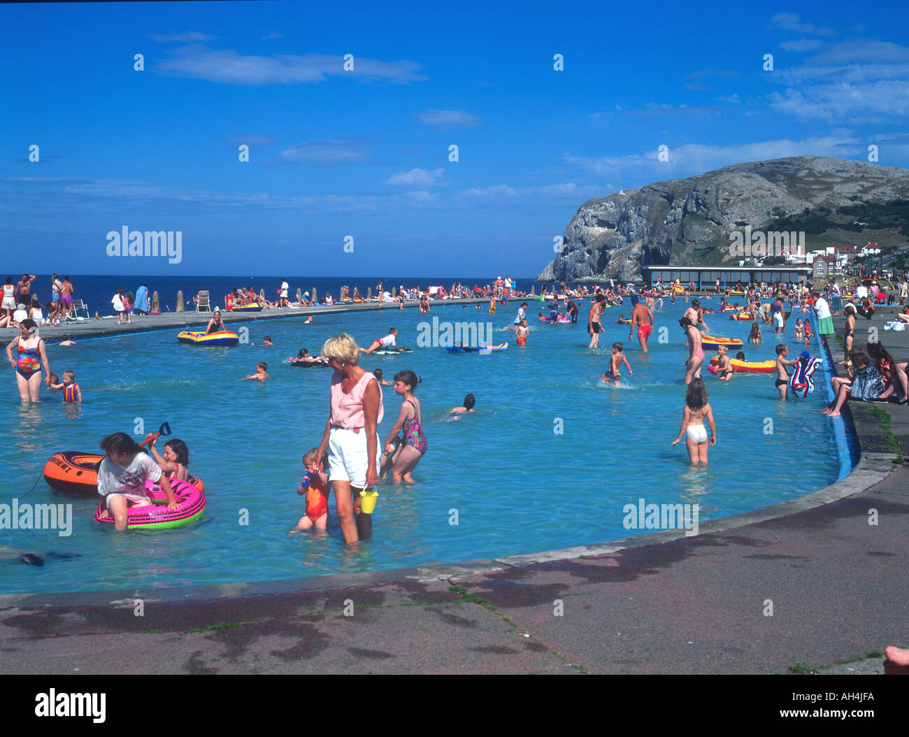 Persone in piscina Little Orme Llandudno Conwy North West Wales Foto Stock