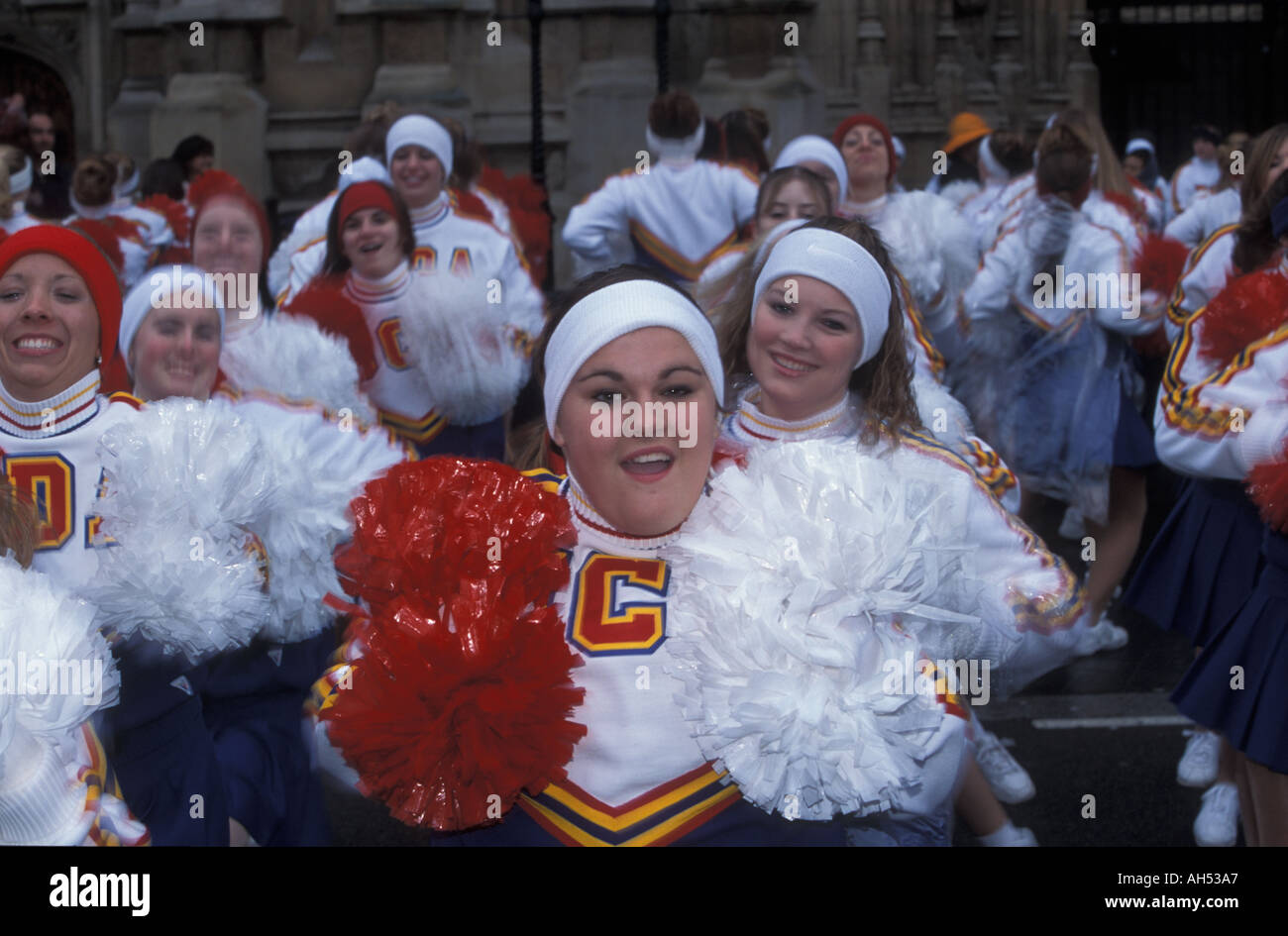U C A tutte le star cheer leader sfilata di capodanno Londra Regno Unito Foto Stock
