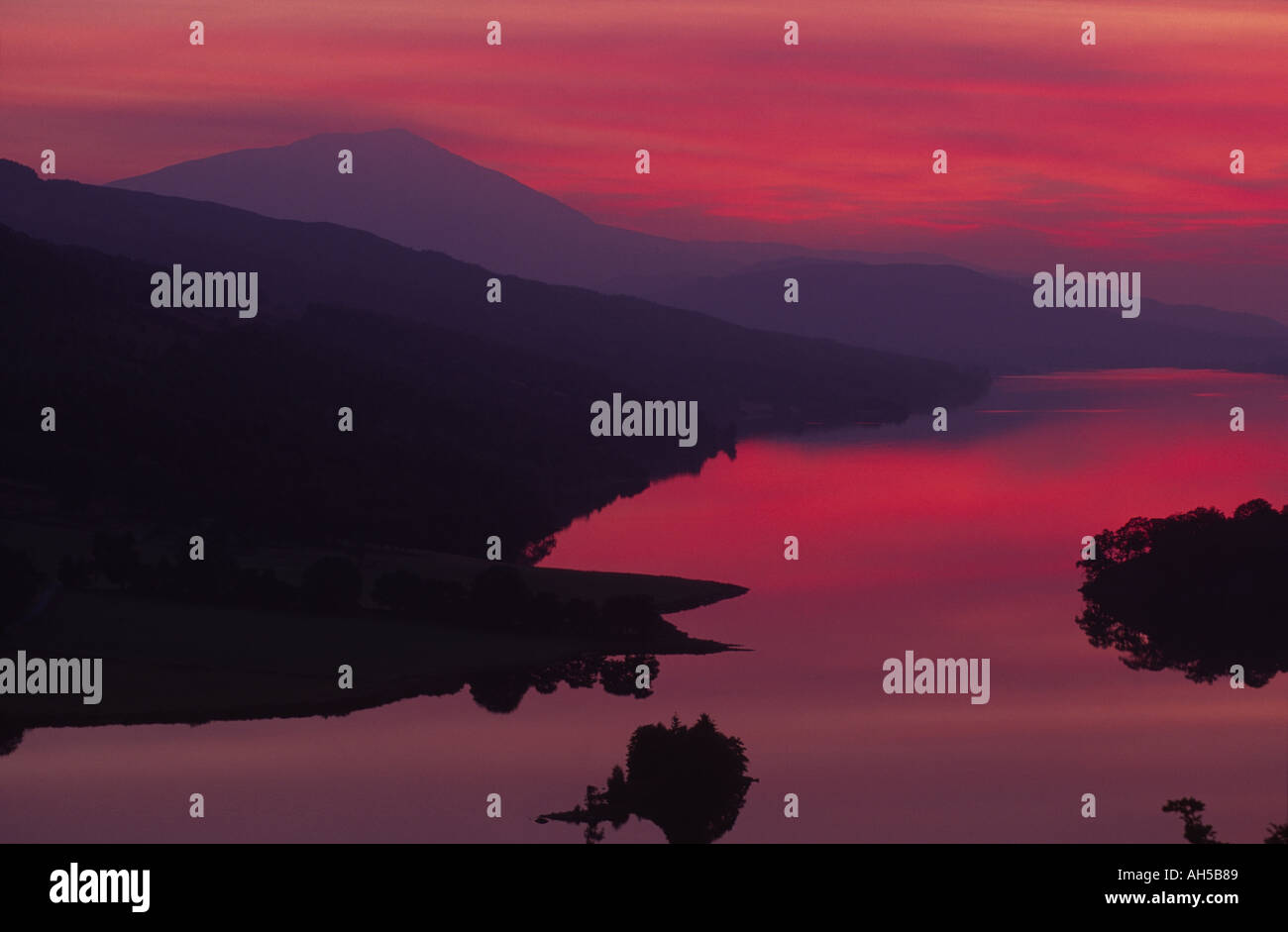 Regina s vista Loch Tummel dopo il tramonto Perthshire Scozia Scotland Foto Stock
