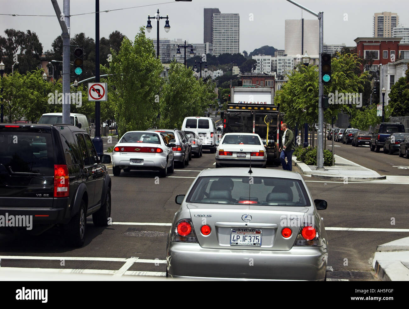 Il traffico della città di San Francisco CA USA Oak Street e l'autostrada 101 Foto Stock