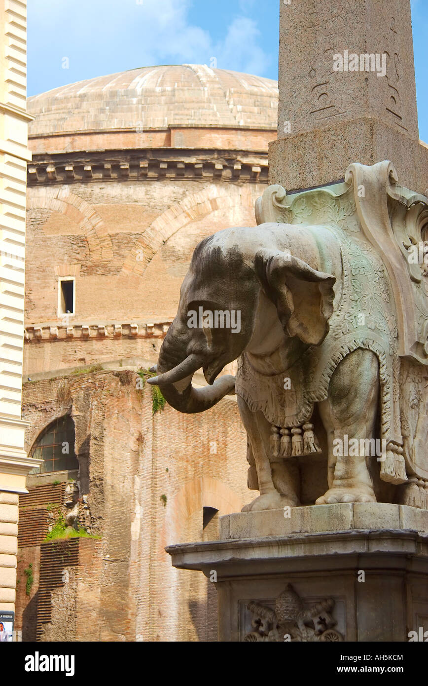Roma Italia Santa Maria Sopra Minerva Pulcino della Minerva Elephant obelisco di supporto Foto Stock