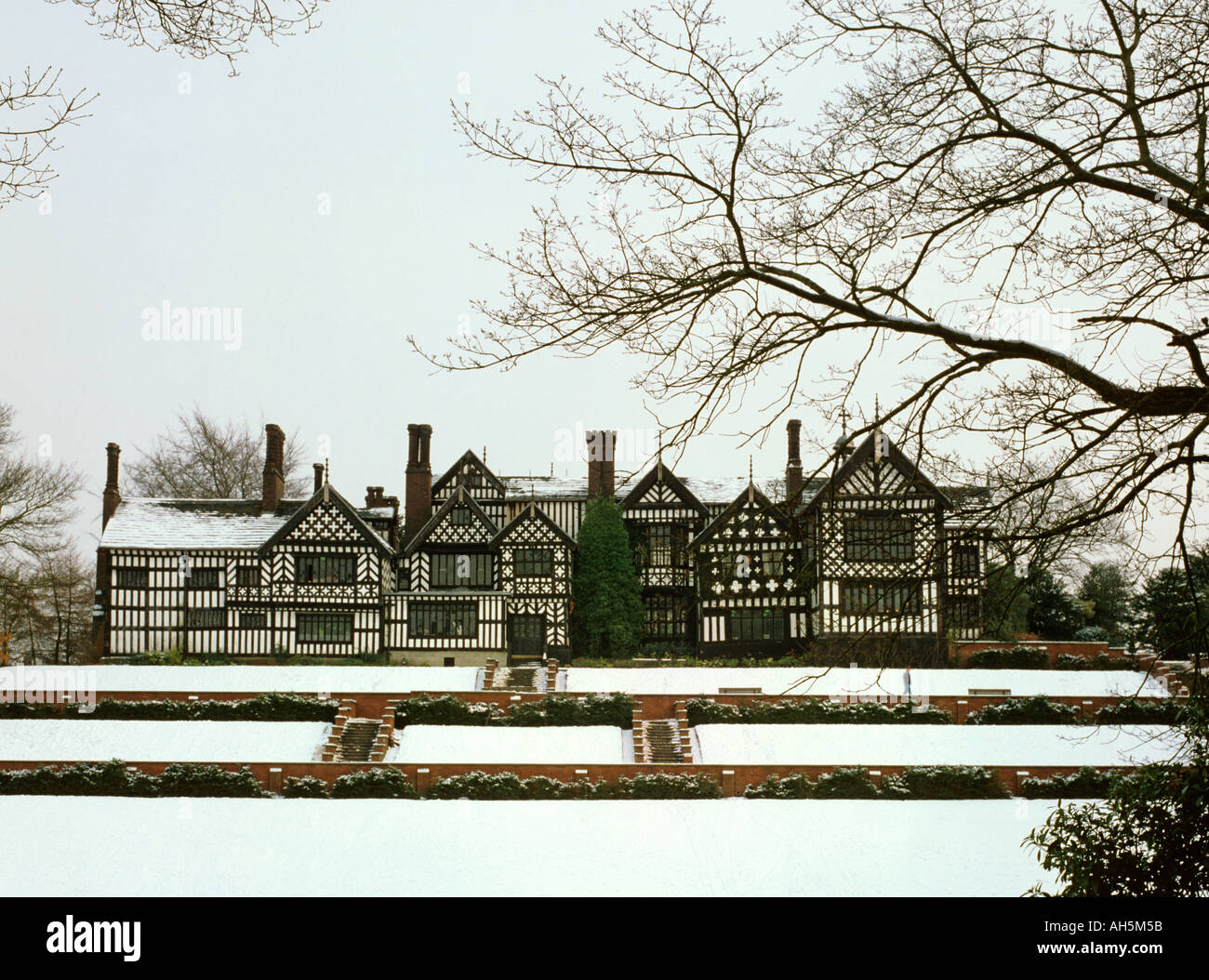 Cheshire bramhall stockport Bramall Hall nella neve Foto Stock