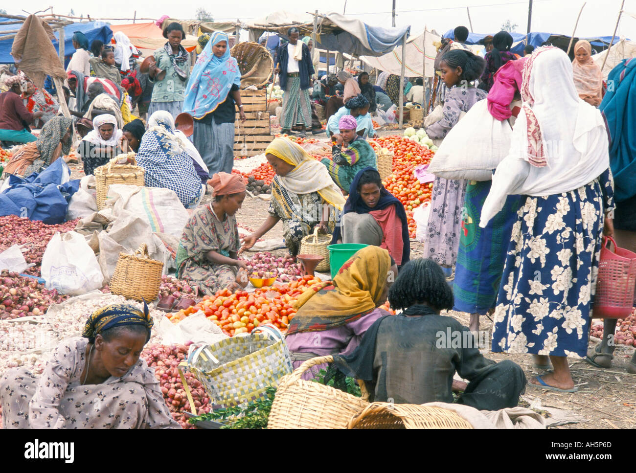Mercato settimanale il Bati il più grande al di fuori di Addis Abeba Altipiani Etiopia Africa Foto Stock