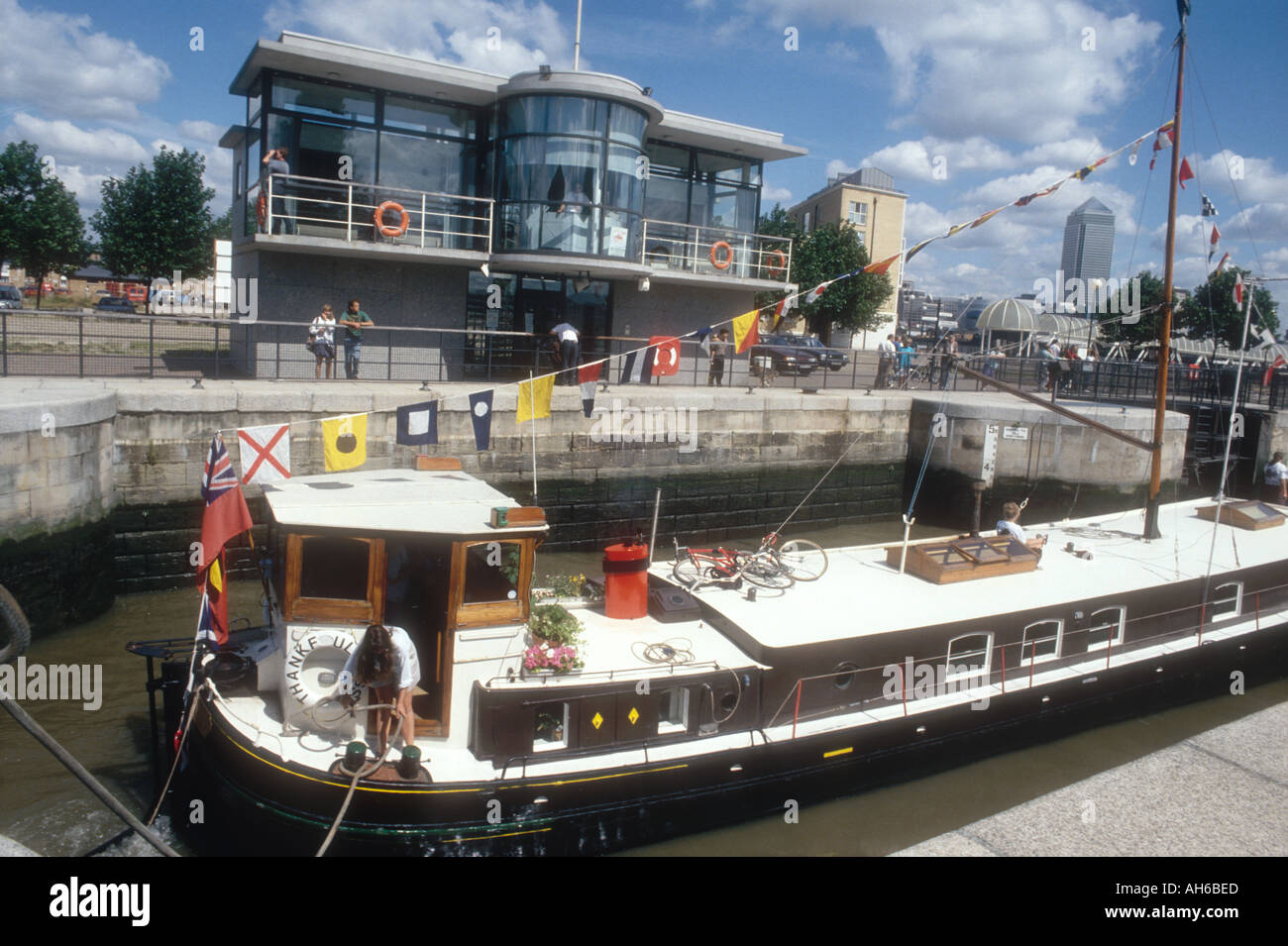 Una chiatta Olandese a sud di bloccaggio Dock Surrey Docks London REGNO UNITO Foto Stock