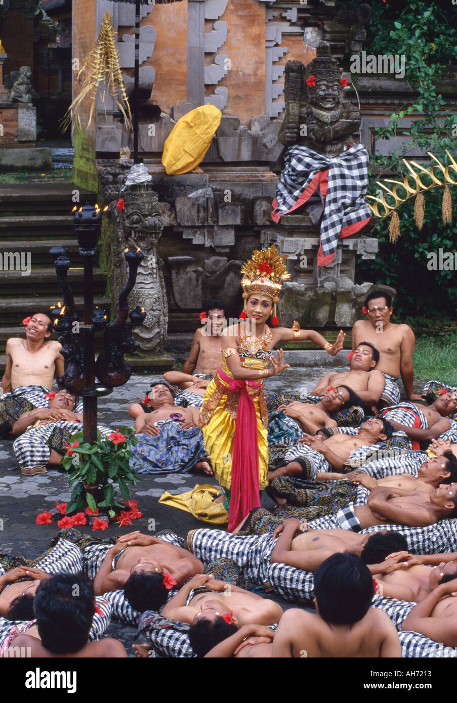 Indonesia, Bali, Principessa Sita di eseguire nel famoso stile Balinese kecak dance MR Foto Stock