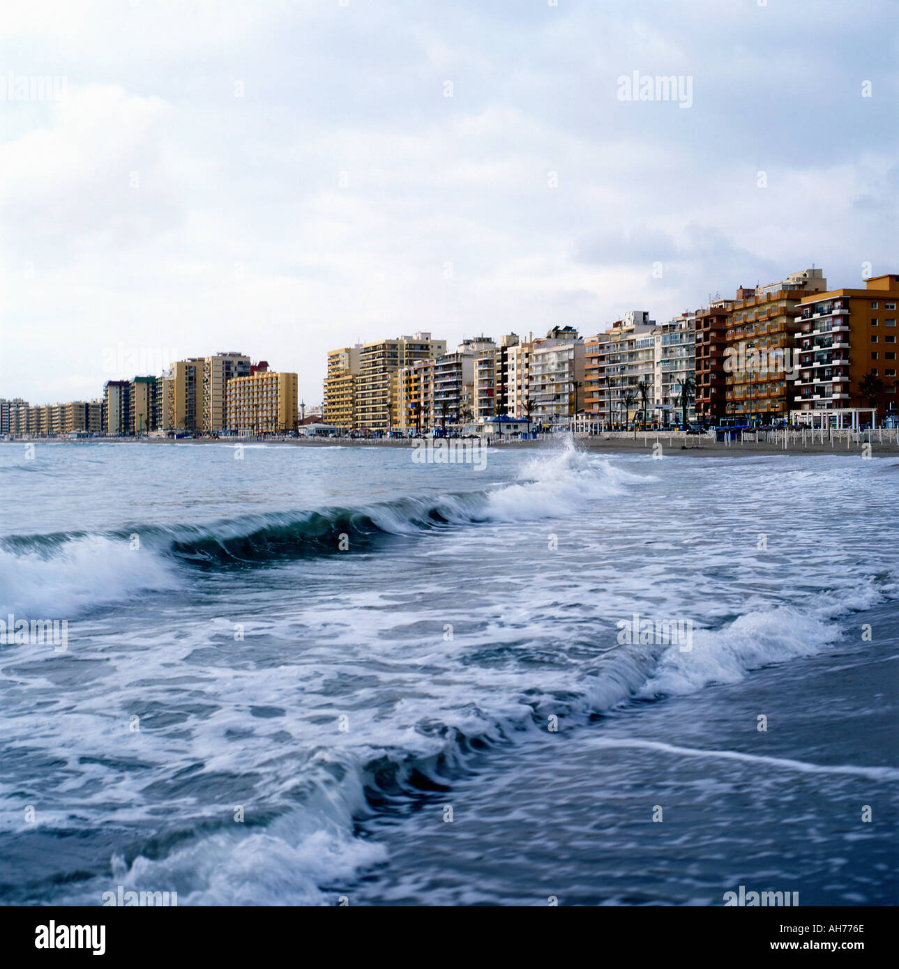 Il mare e le coste a Fuengirola Andalusia Spagna meridionale Foto Stock