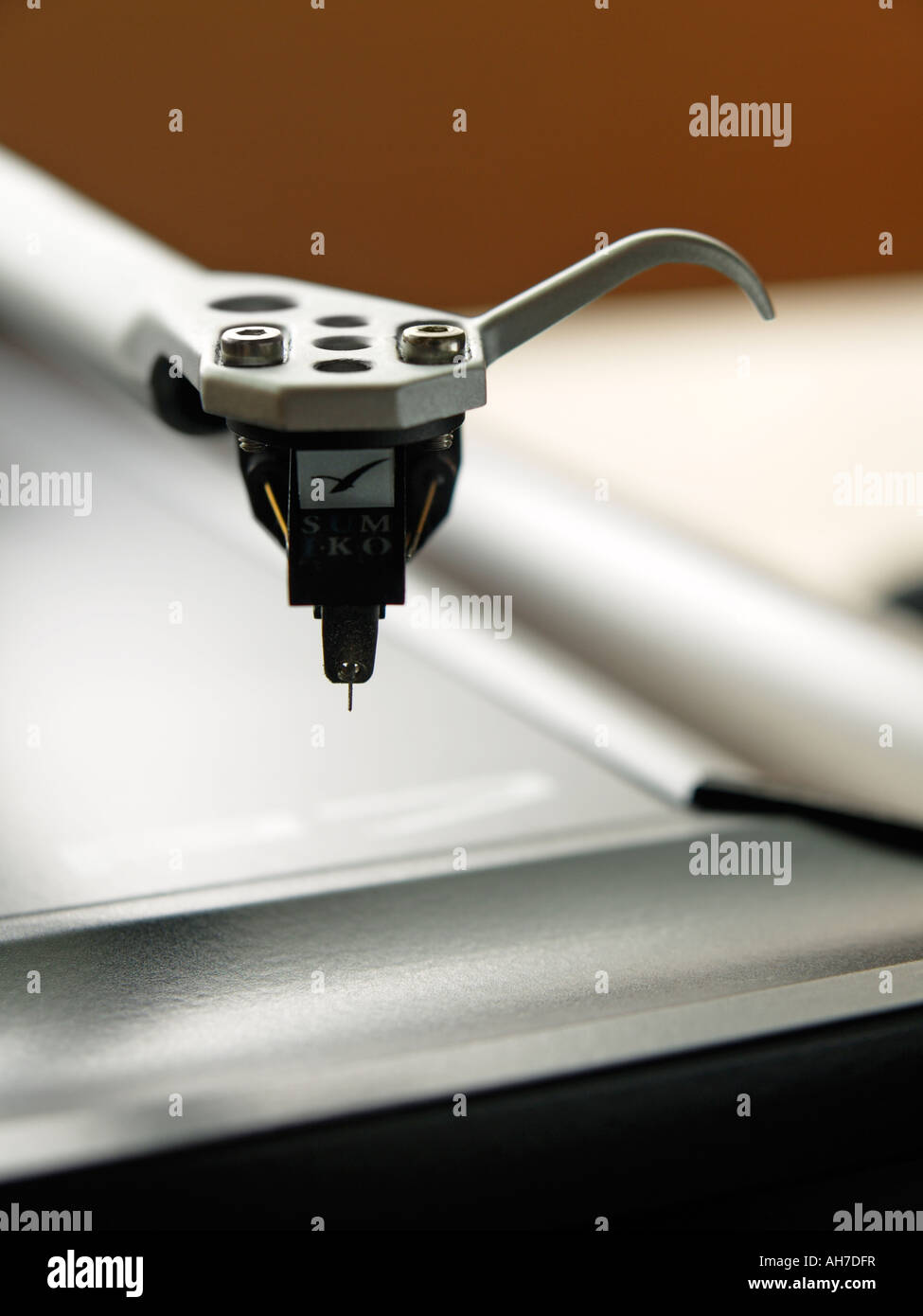 High end record audio player pick up ago giradischi close up analog Foto Stock