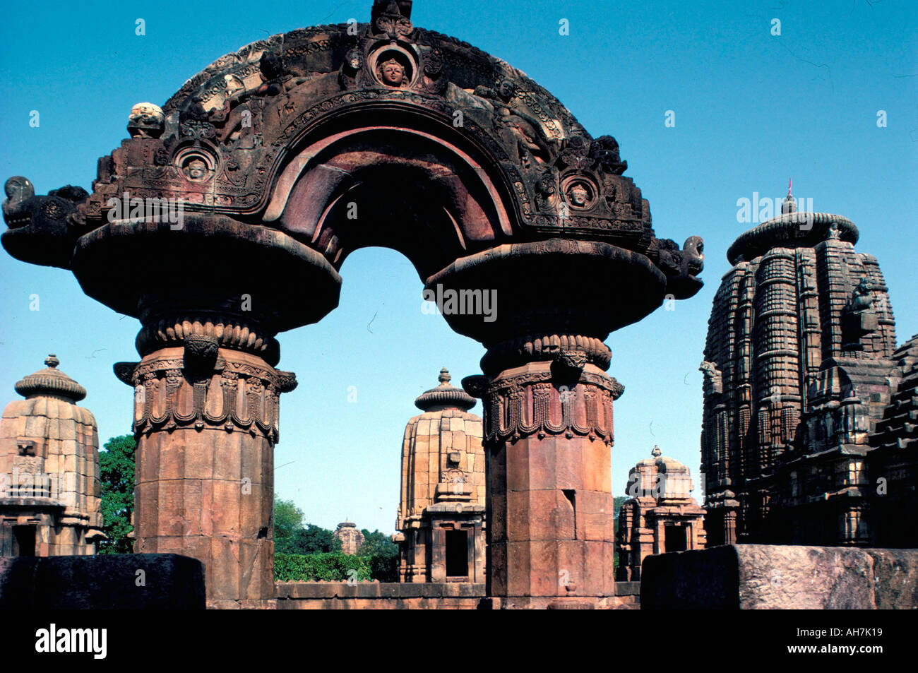 Pietra rotonda torana gate tempio Mukteswara Bhubaneswar Orissa India Asia Foto Stock