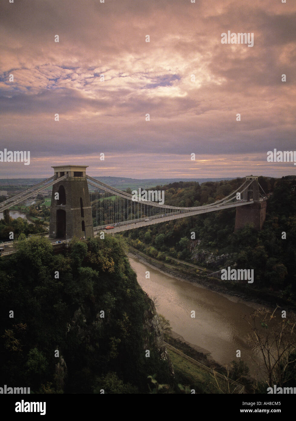 Il ponte sospeso di Clifton oltre il Fiume Avon Bristol progettata da Brunel aperta 5 anni dopo la sua morte nel 1864 Foto Stock