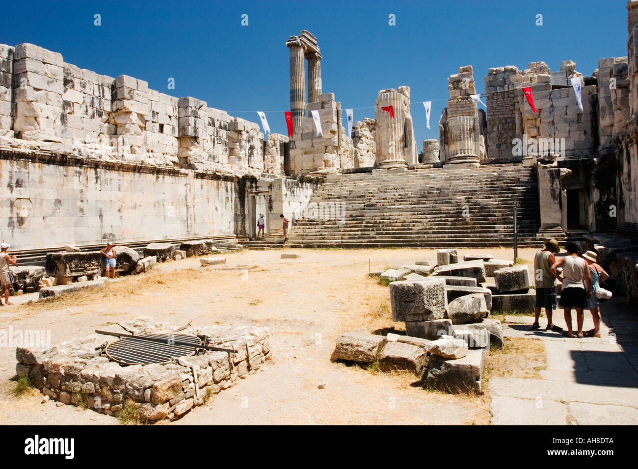 Pozzo sacro nel tempio interno - Tempio di Apollo - Didim Altinkum Turchia Foto Stock