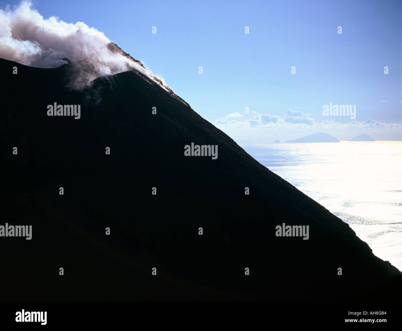 Il vulcano di Stromboli Island Isole Eolie Isole Eolie Patrimonio Mondiale dell Unesco Italia Europa Mediterraneo Foto Stock