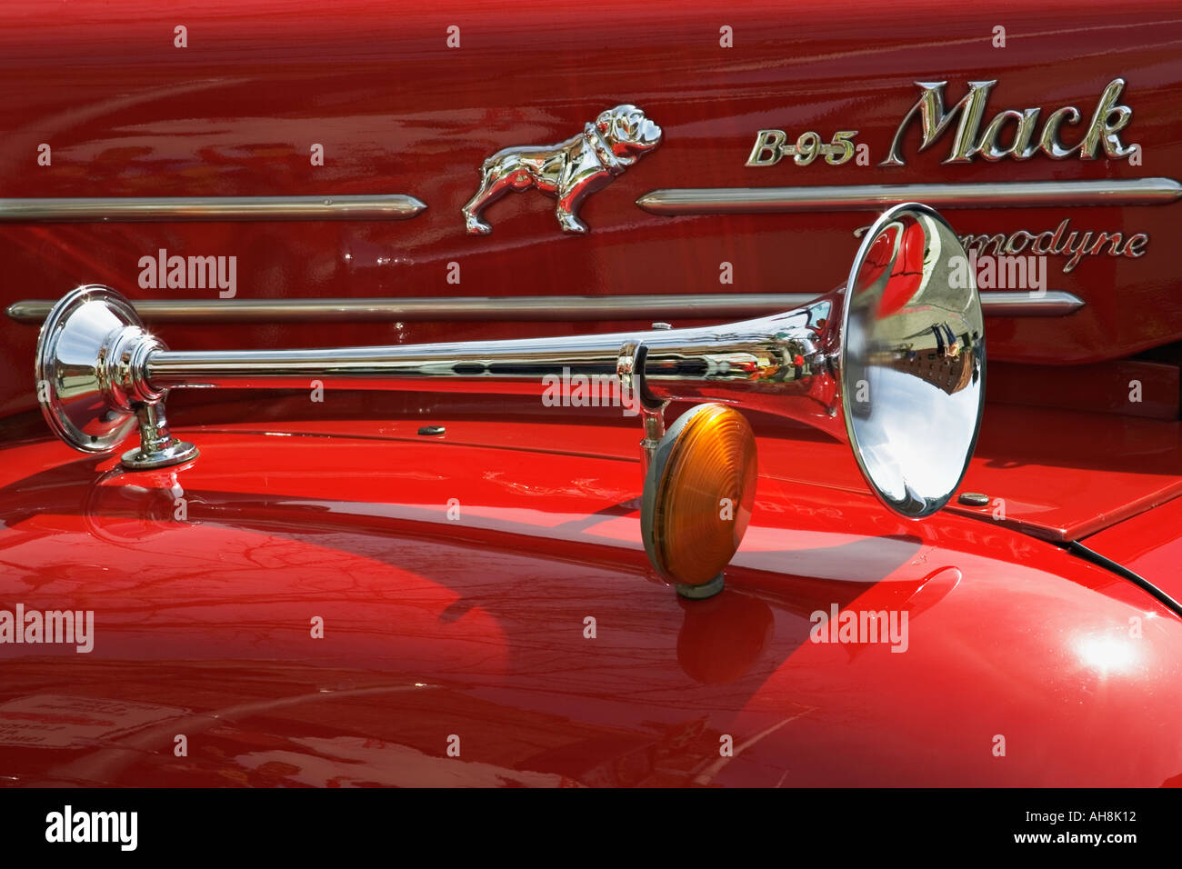 Vintage B 95 Mack camion dei pompieri di San Francisco in California Foto Stock