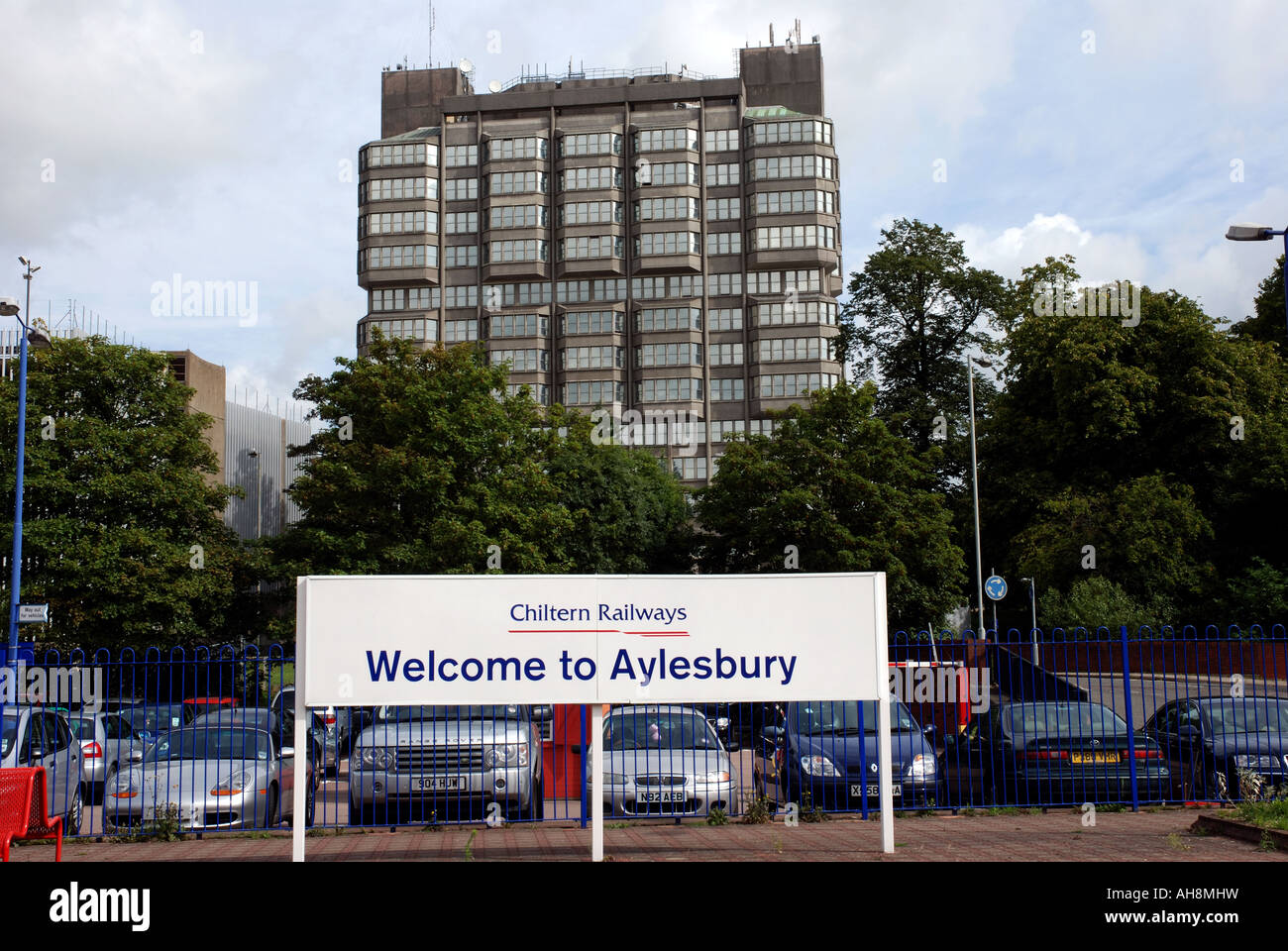 Benvenuto a Aylesbury segno sulla stazione ferroviaria, Aylesbury, Buckinghamshire, Inghilterra, Regno Unito Foto Stock