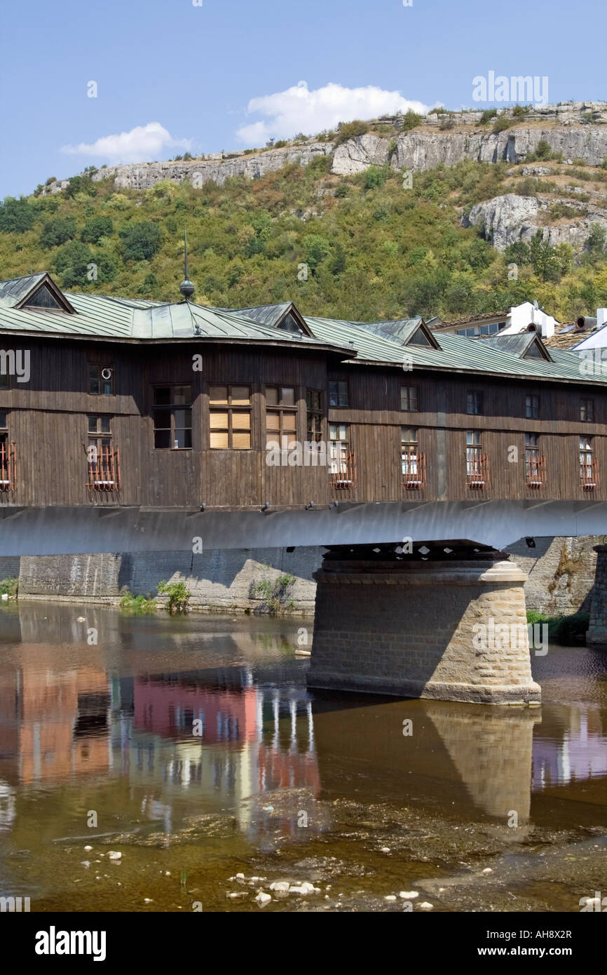 Il Ponte Coperto sul fiume Osman di Lovech in Bulgaria Foto Stock