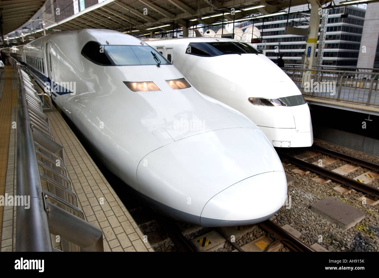 Tokyo train il trasporto ferroviario bullet train veloce ed efficiente servizio di giapponese Foto Stock