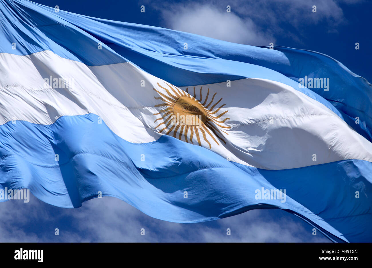 Argentina bandiera nazionale con la luce del sole e del vento. Foto Stock
