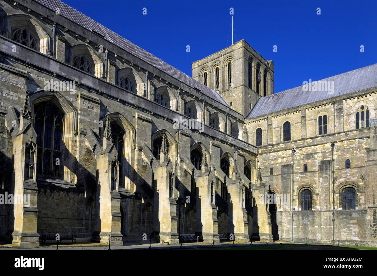 Nord-est Vista della cattedrale di Winchester in Inghilterra Foto Stock