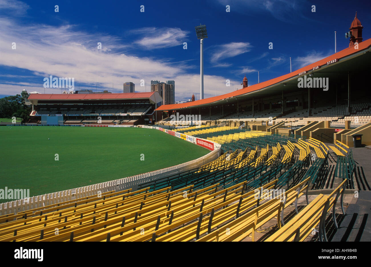 Sedili e campo da cricket a Adelaide Oval Cricket Ground Adelaide Australia del Sud Foto Stock