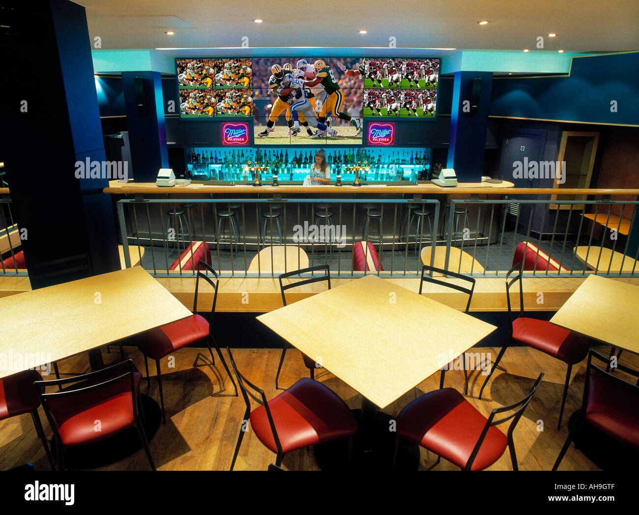 Interno del bar sport Joes Shoeless in Chelsea Londra Foto Stock