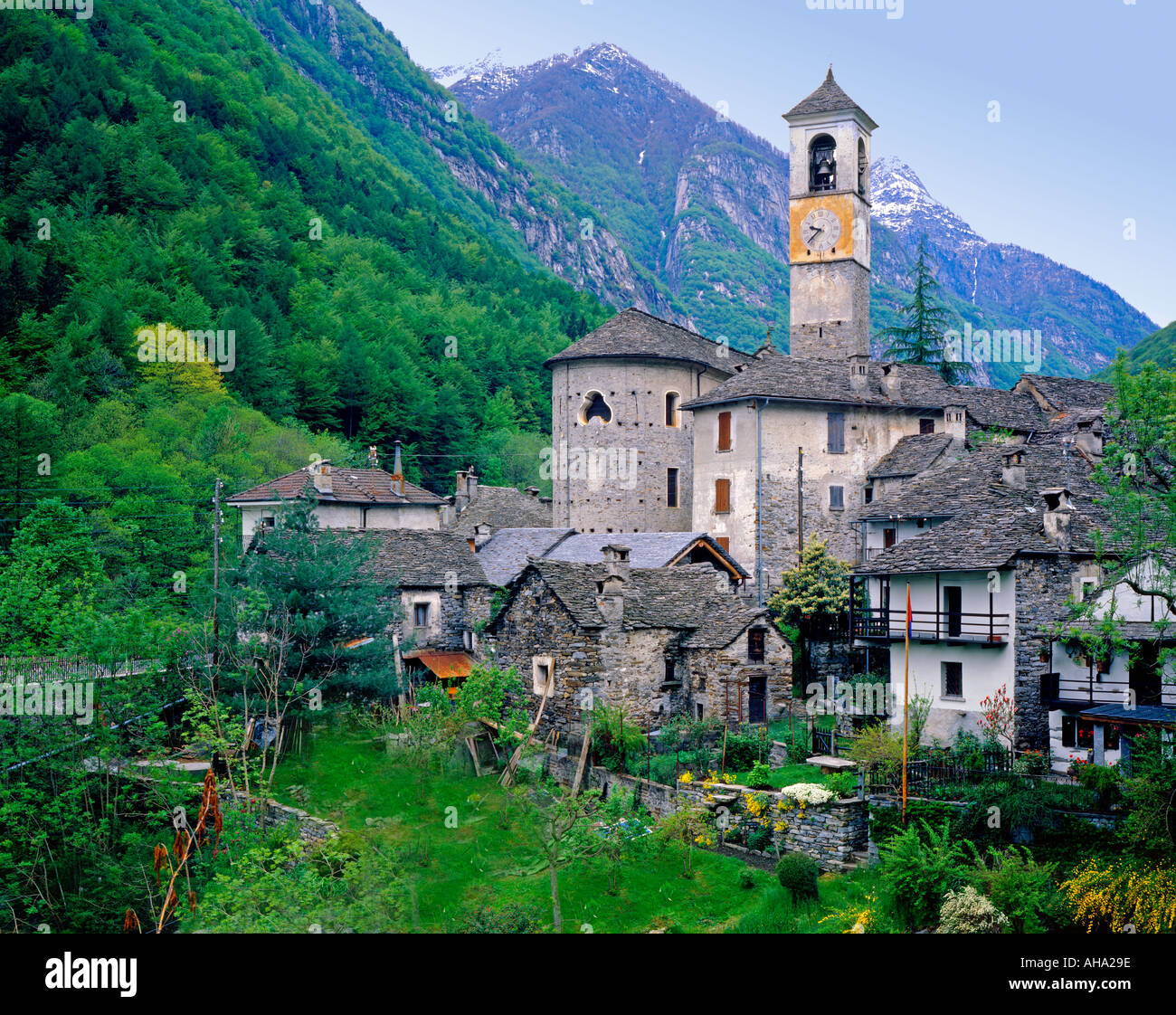 Svizzera Ticino Val Verzasca Lavertezzo borgo antico Foto Stock