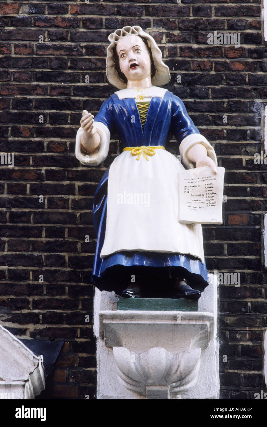 Hatton Garden Londra carità bambino statua REGNO UNITO Foto Stock