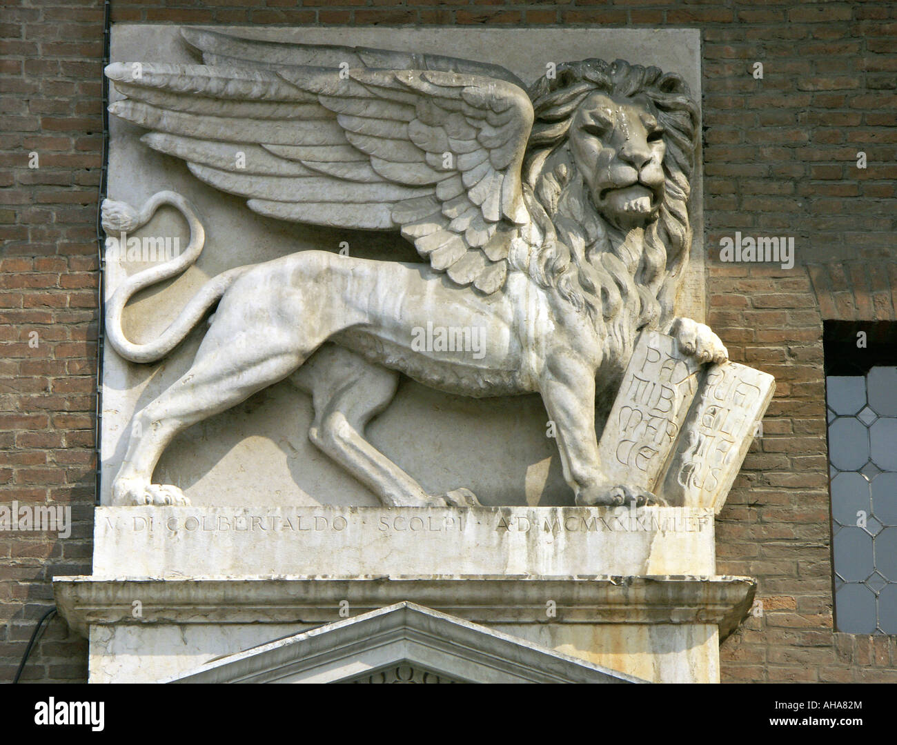 Il Leone di San Marco Evangelista, emblema della Repubblica Veneziana, sul display a Verona, Italia Foto Stock