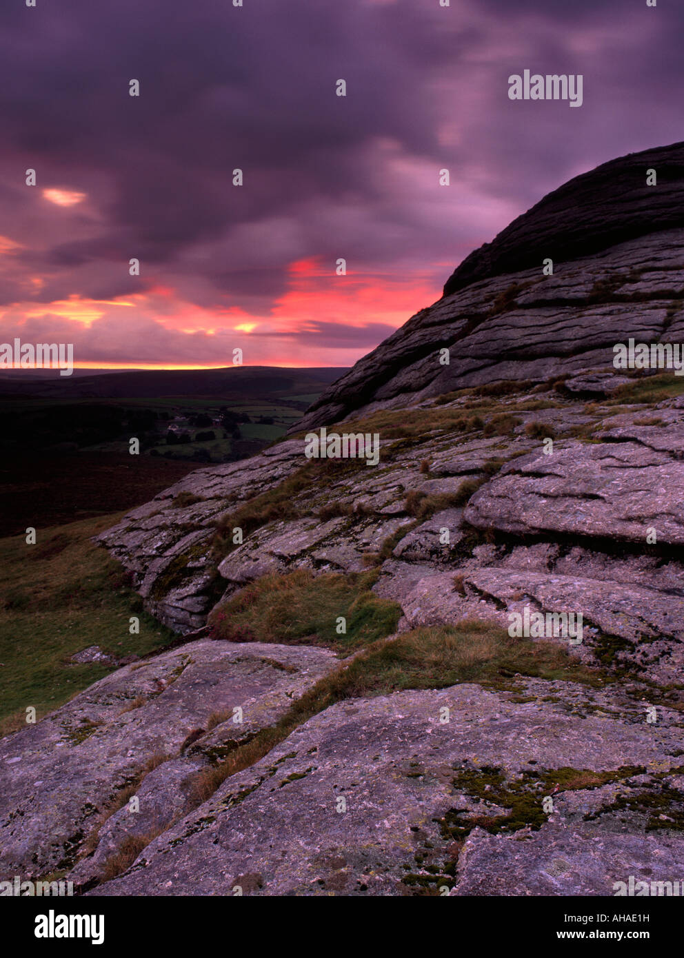 Rosa tramonto da fieno Tor, Dartmoor, REGNO UNITO Foto Stock