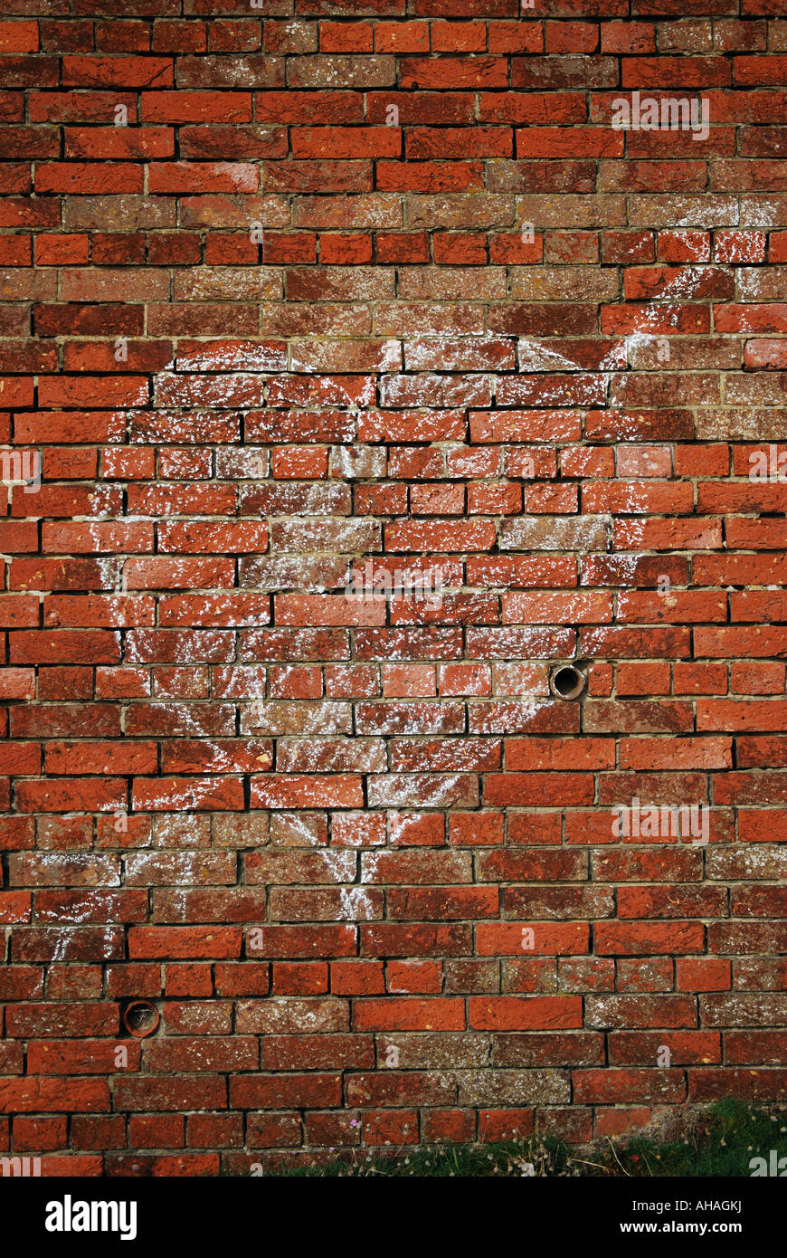 Cuore disegnato in gesso su un muro di mattoni, Brighton East Sussex, England, Regno Unito Foto Stock