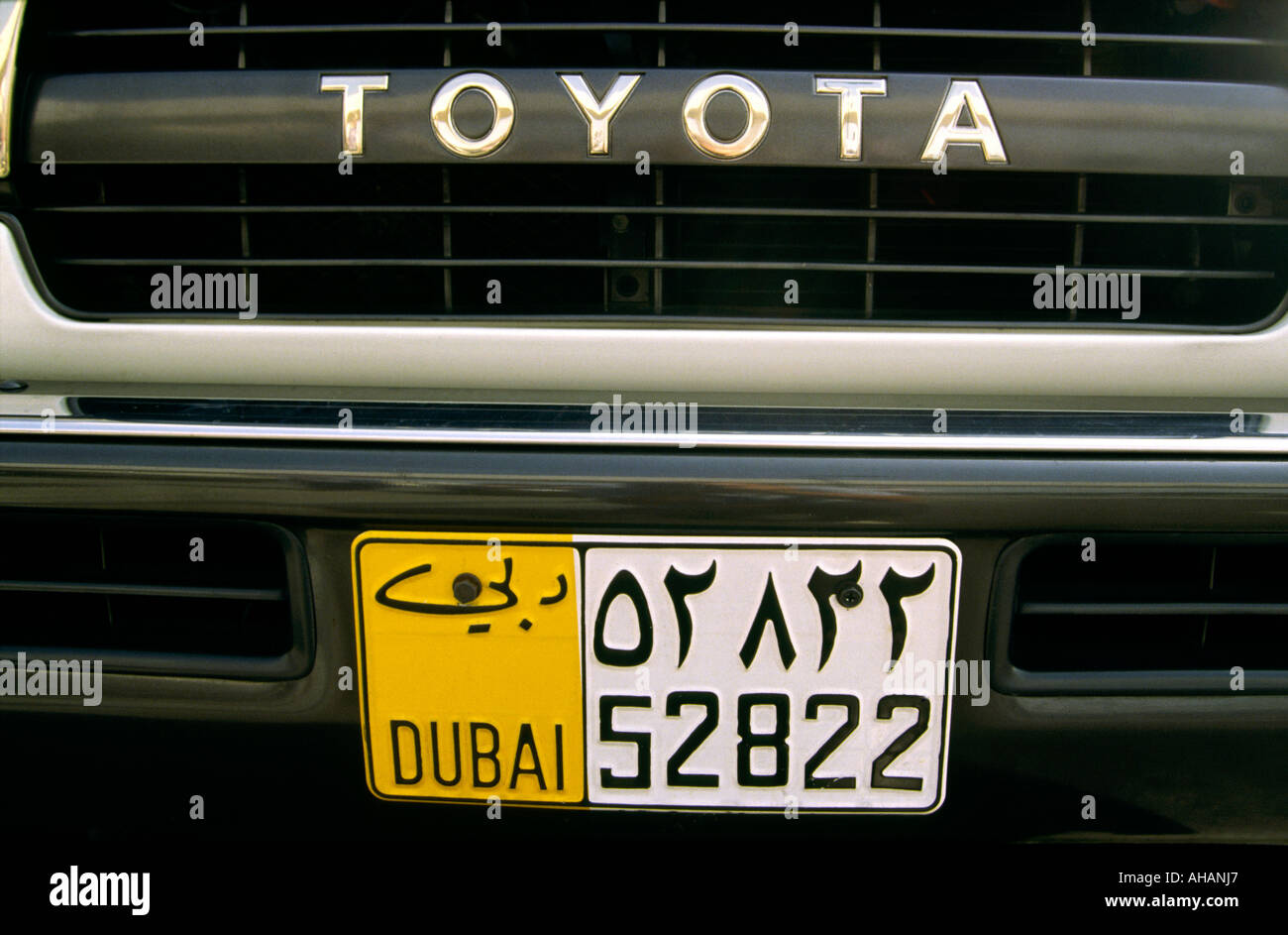 Dubai EMIRATI ARABI numero di targa di Dubai registrato Toyota Landcruiser Foto Stock