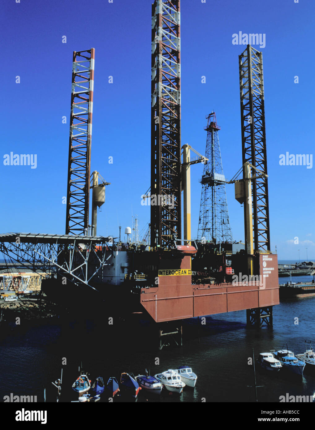 "Interocean II', un jackup rig a nord Dock, Roker, Sunderland, Tyne and Wear, Inghilterra, Regno Unito. Foto Stock