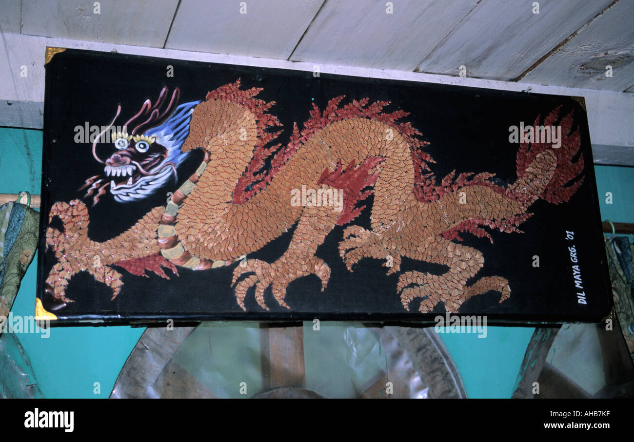 Lavori artistici locali pittura Dragon visto in Annapurna Conservation Area Nepal Foto Stock