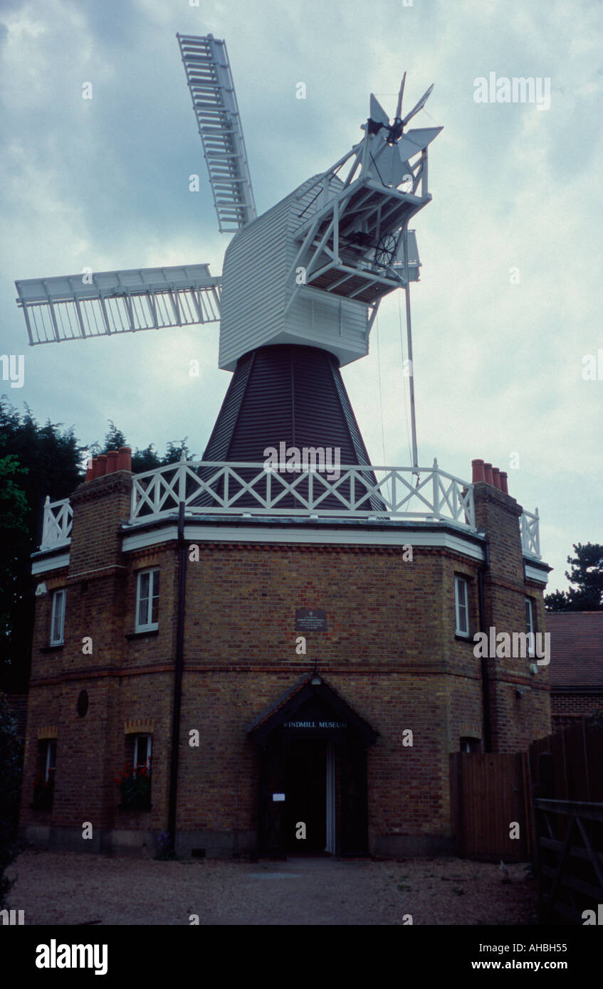 Il mulino a vento di Wimbledon e il museo di Wimbledon Common London SW19 Inghilterra REGNO UNITO Foto Stock