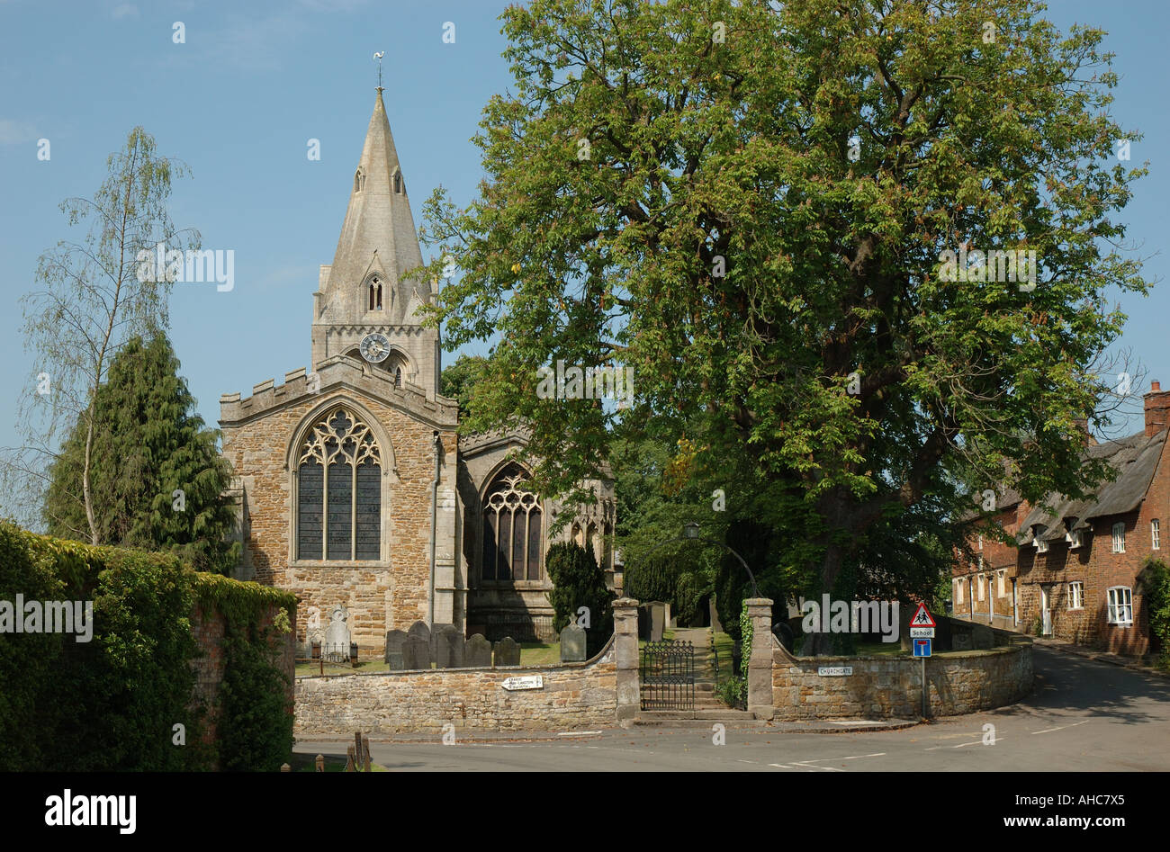 Regno Unito, Inghilterra, Leicestershire, Hallaton, San Michele e Tutti gli Angeli Chiesa Parrocchiale Foto Stock