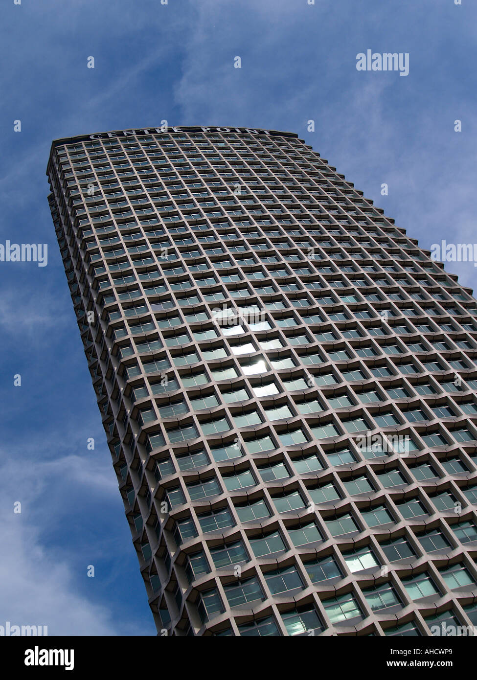 Centre Point Tower Londra Inghilterra Europa UE. Una parte è il quartier generale della Confederazione dell'industria britannica CBI Foto Stock