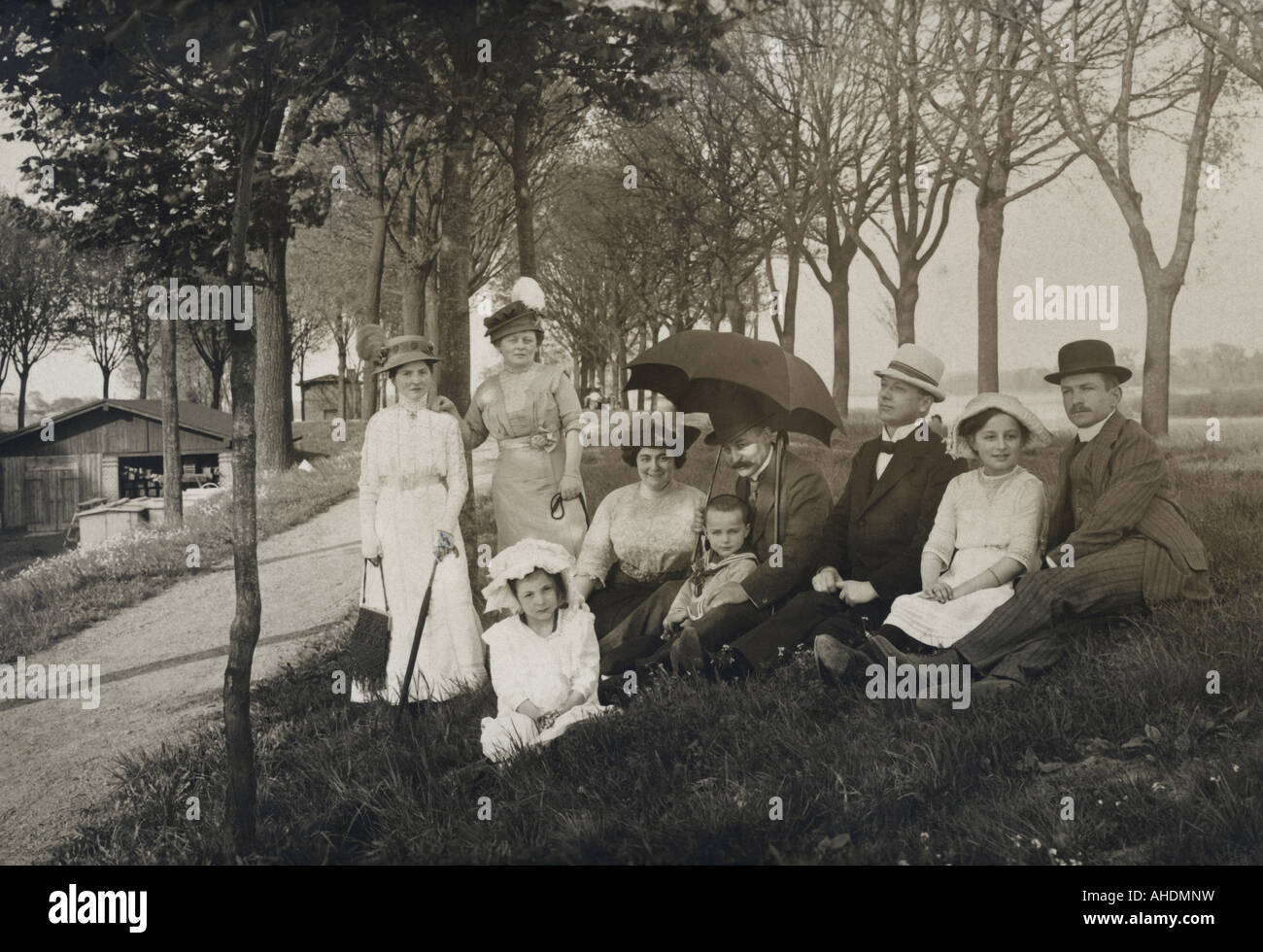 tempo libero, gruppo di persone in un'escursionista nel paese, circa 1910, Foto Stock