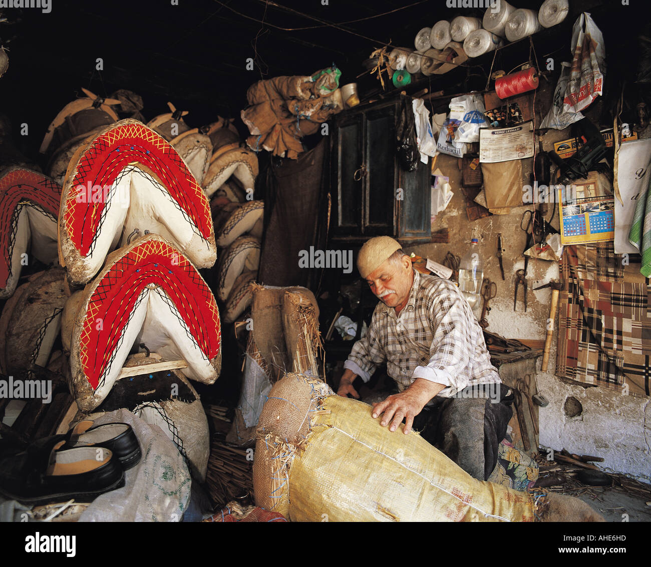 Sella tradizionale maker in città Iskilip Corum Turchia. Foto Stock