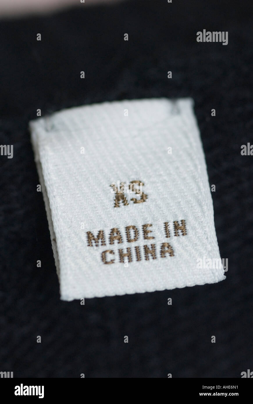Dettaglio di abbigliamento etichetta indicante che il capo di abbigliamento è stata prodotta in Cina Foto Stock