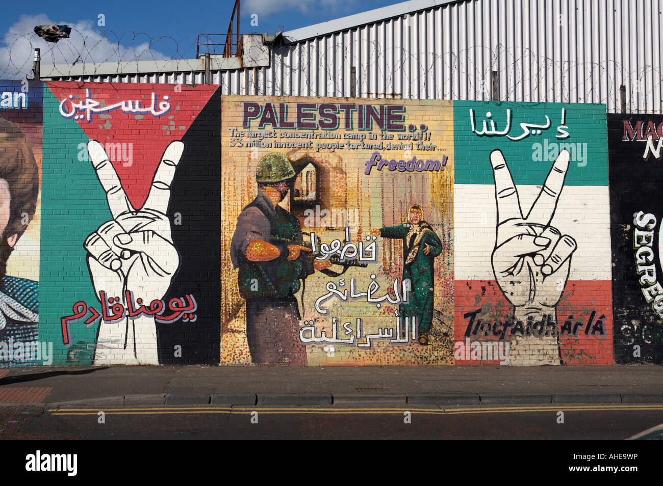 International pitture murali di età repubblicana falls road area della parte occidentale di Belfast Irlanda del Nord . Foto Stock