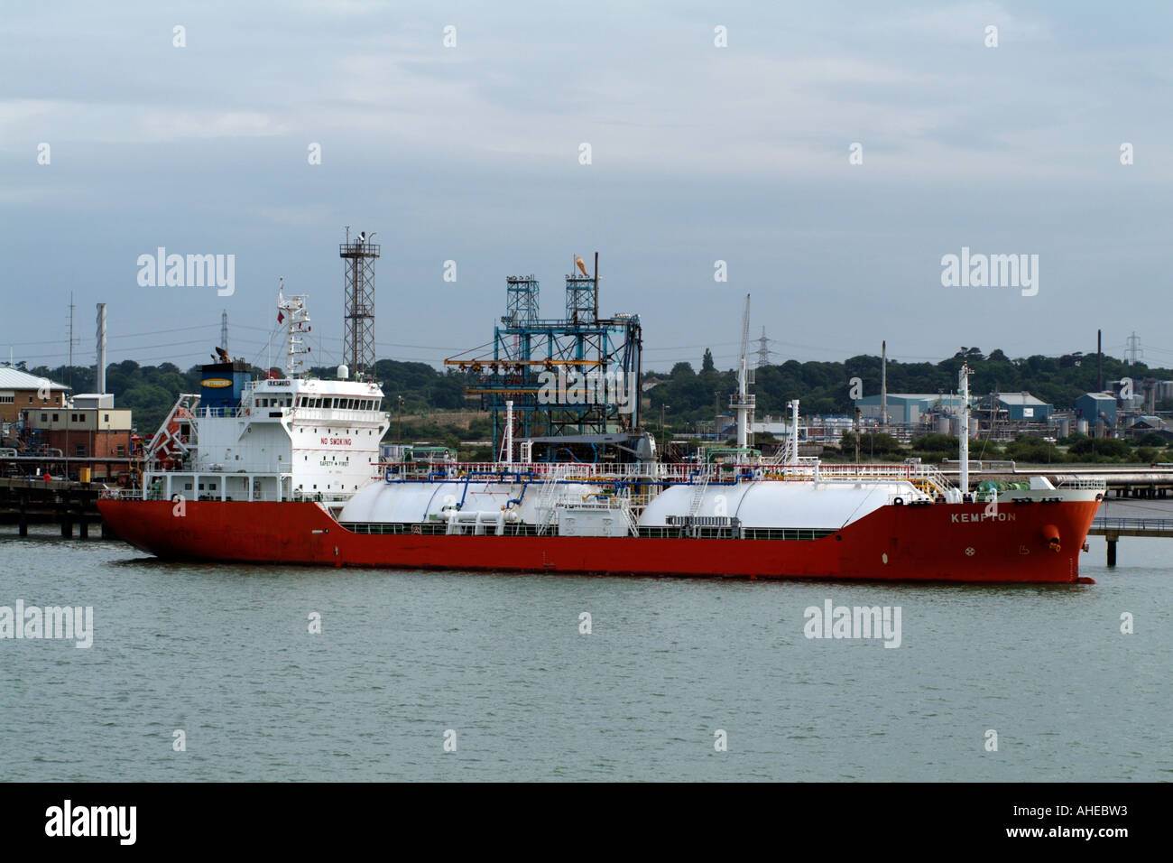 Il Kempton un bulk carrier GPL nave presso Fawley su Southampton acqua Southern England Regno Unito Foto Stock
