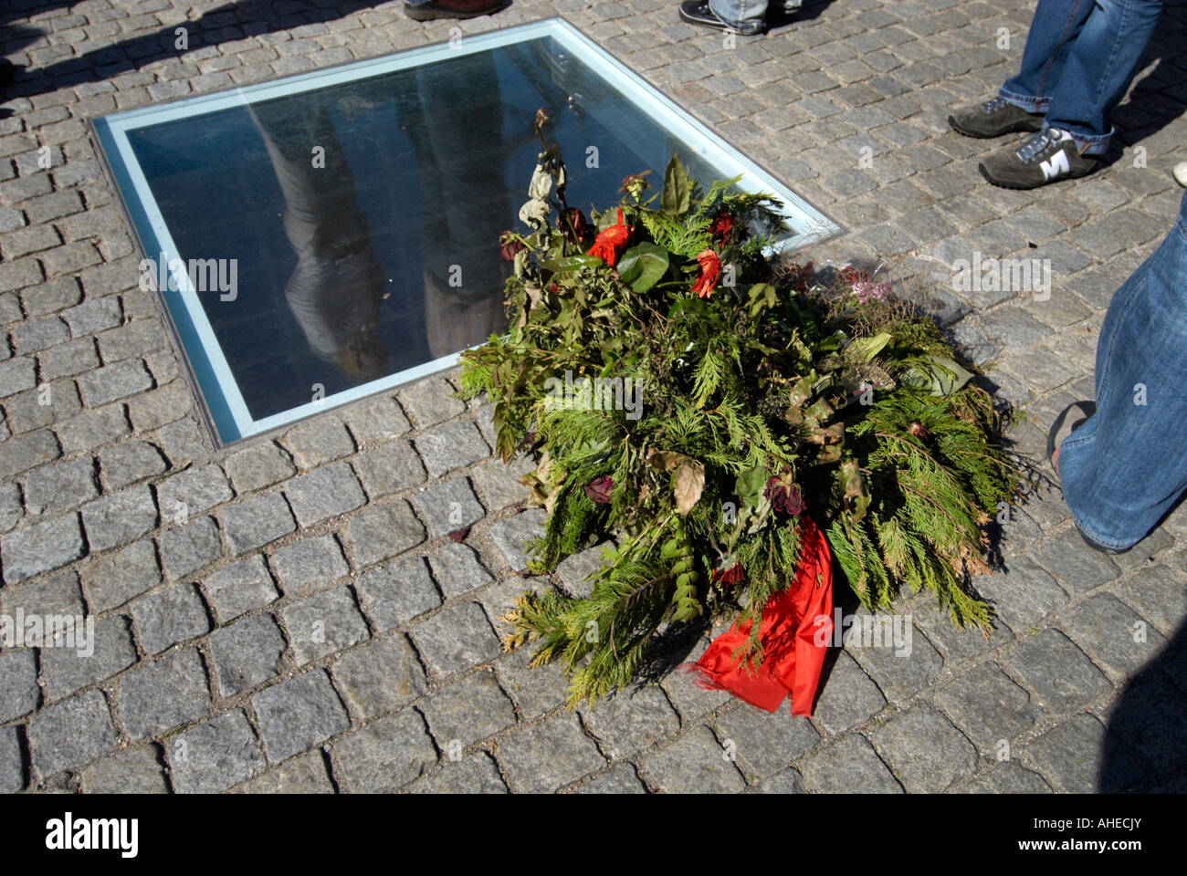 Memorial a Bebelplatz a Berlino Foto Stock