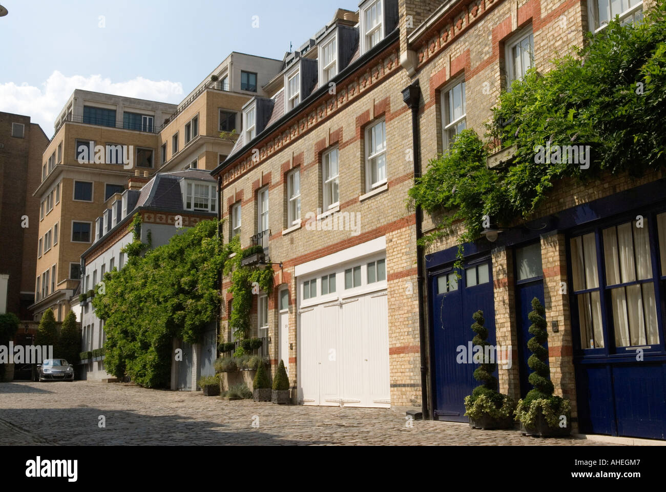 Grosvenor Crescent Mews ora una strada privata central London SW1 Inghilterra City of Westminster. HOMER SYKES Foto Stock