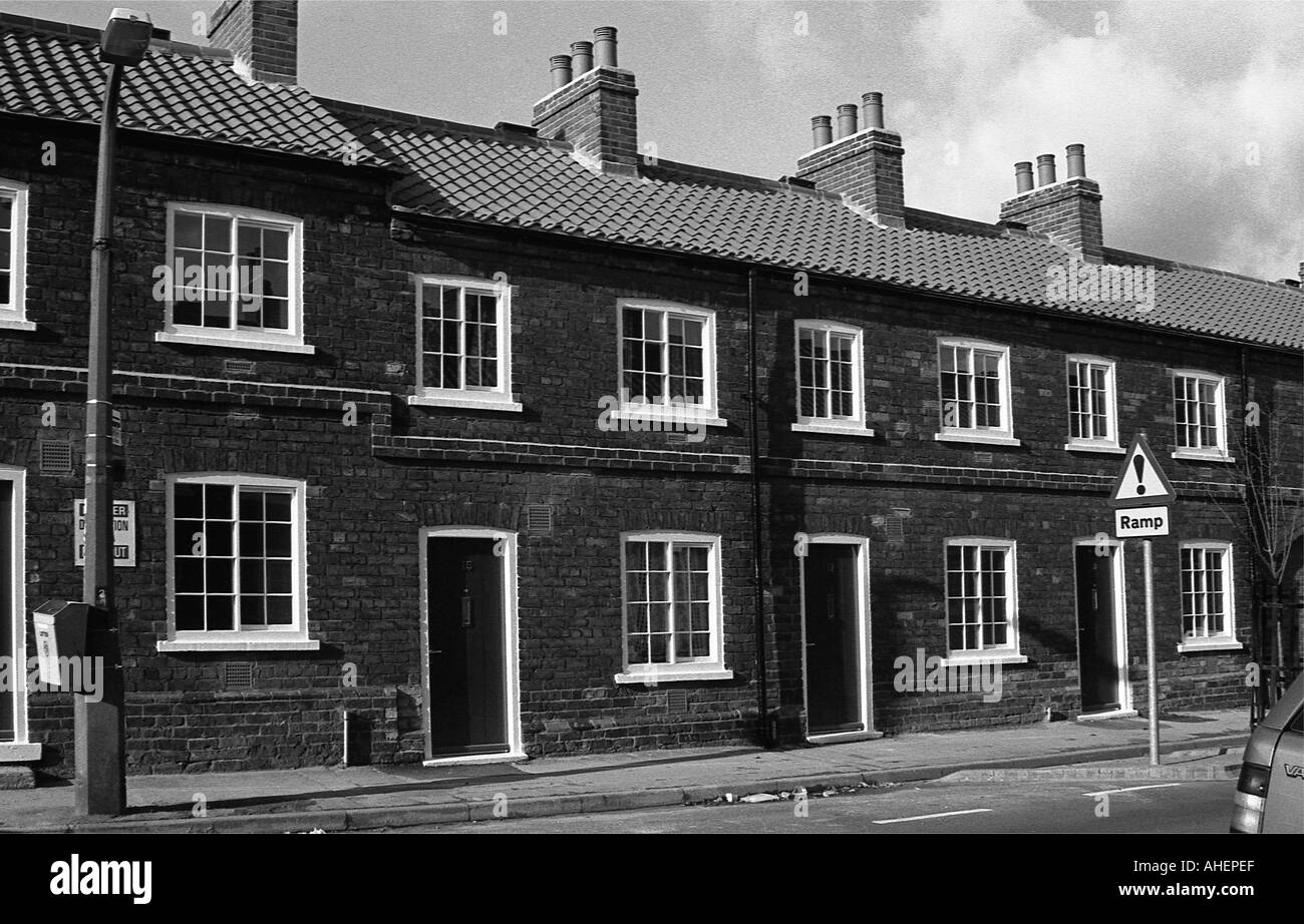 Strada di vecchie case a schiera da circa 1900 rinnovato per i moderni standard in circa 1995 Foto Stock