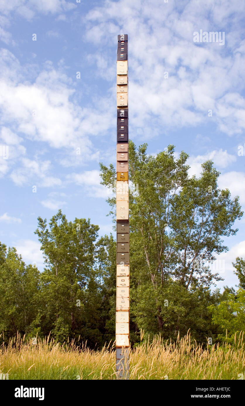 Il più alto governo di archiviazione del mondo a Burlington, Vermont, domina 38 cassetti alti come un'eccentrica installazione artistica a bordo strada. Foto Stock